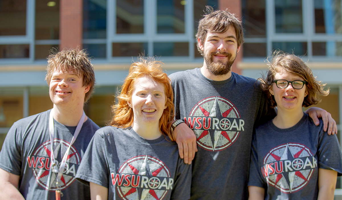 ROAR students pose for a photo on the WSU Pullman campus.